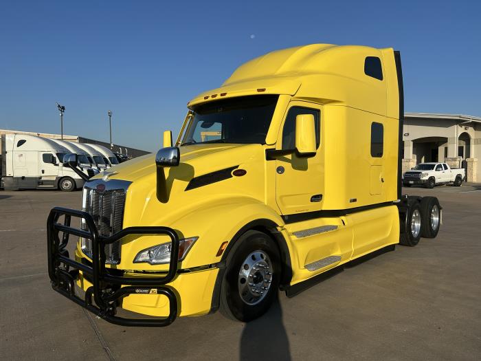 2024 Peterbilt 579 photo 2