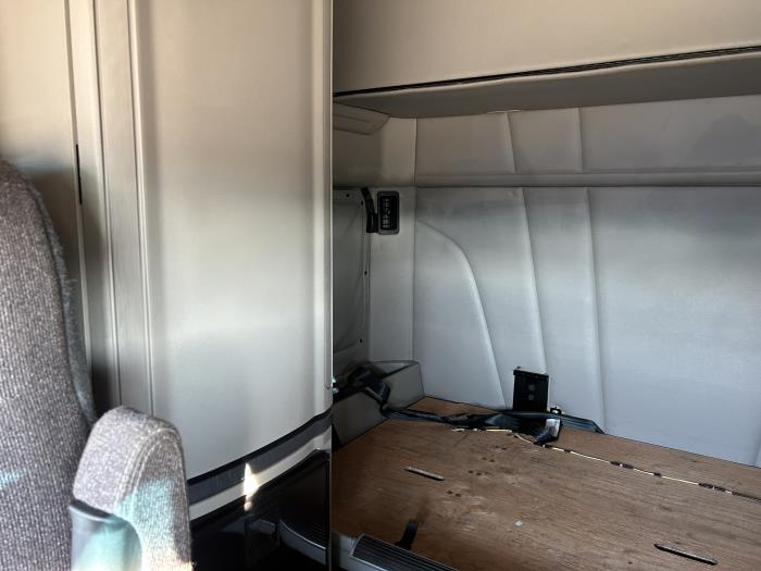 2024 Peterbilt 579-31