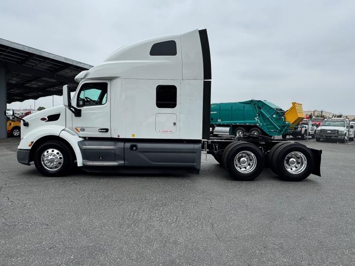 2021 Peterbilt 579-8