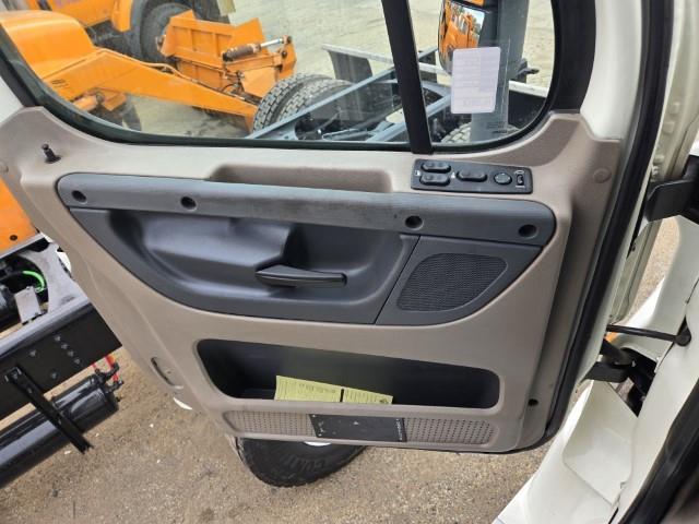 2014 Freightliner Cascadia-10