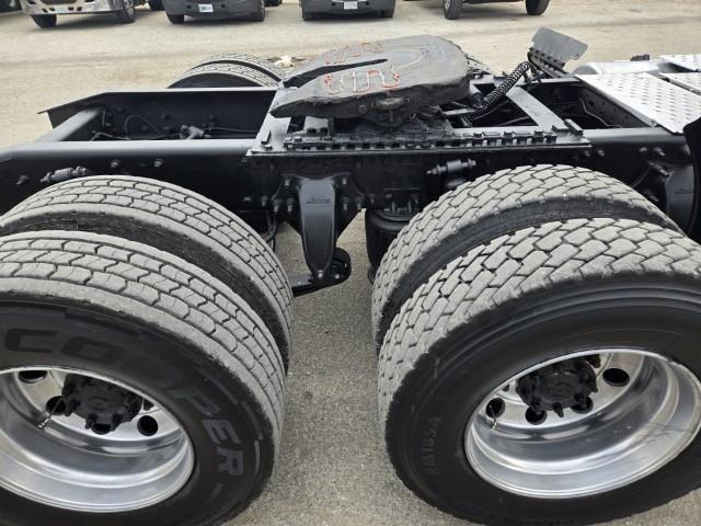 2014 Freightliner Cascadia-13