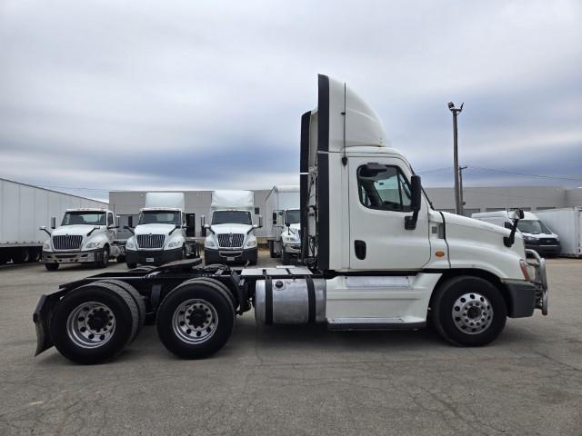 2014 Freightliner Cascadia-14