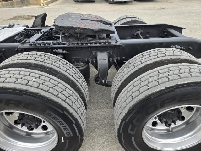 2014 Freightliner Cascadia-16