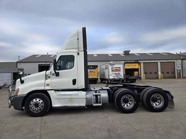 2014 Freightliner Cascadia-17