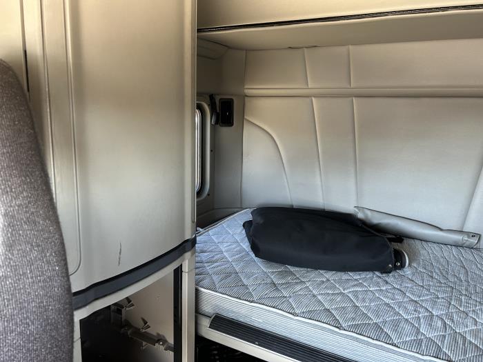 2024 Peterbilt 579-31