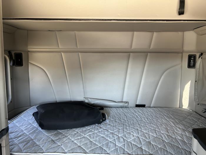 2024 Peterbilt 579-32