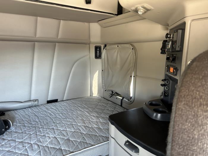 2024 Peterbilt 579-33