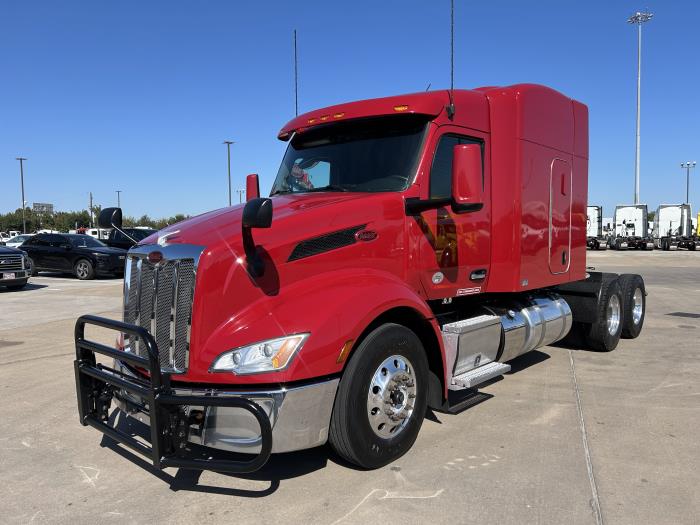 2022 Peterbilt 579 photo 2