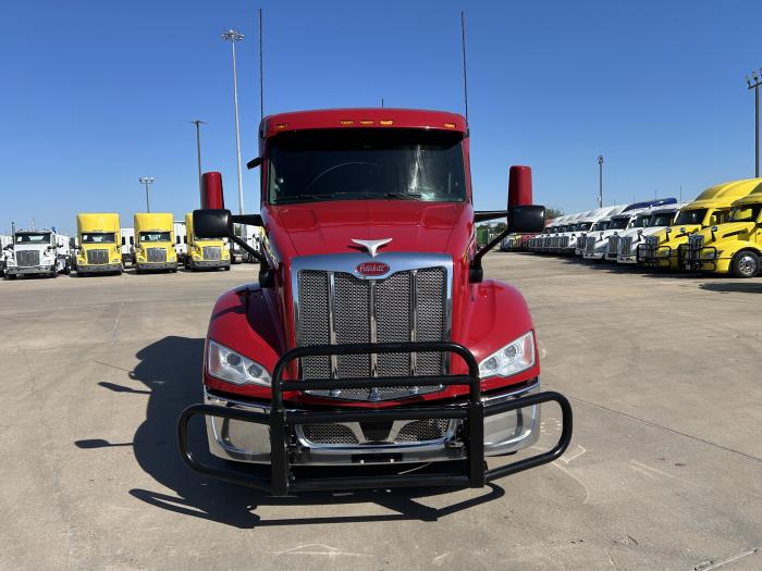 2022 Peterbilt 579-8