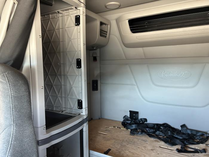 2022 Peterbilt 579-28