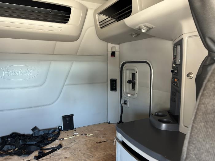 2022 Peterbilt 579-30