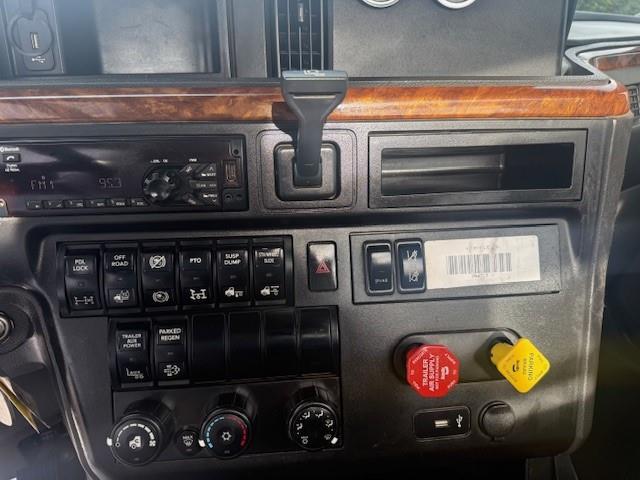 2020 International LT625-14