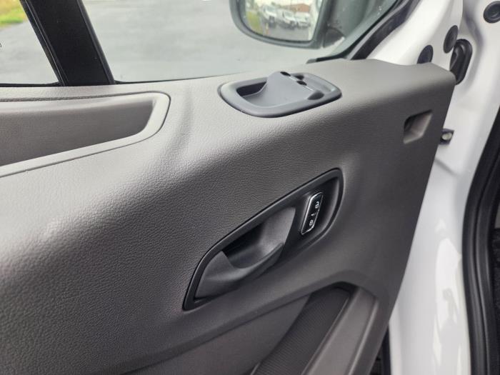 2026 Ford Transit-250-9