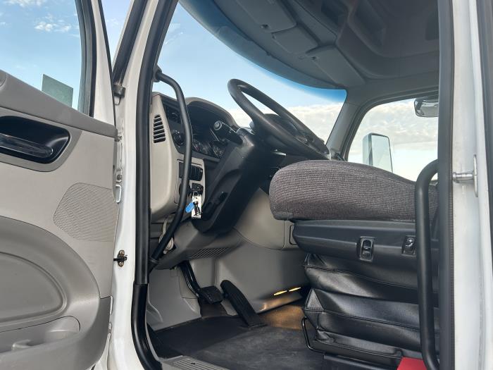 2022 Peterbilt 579-8