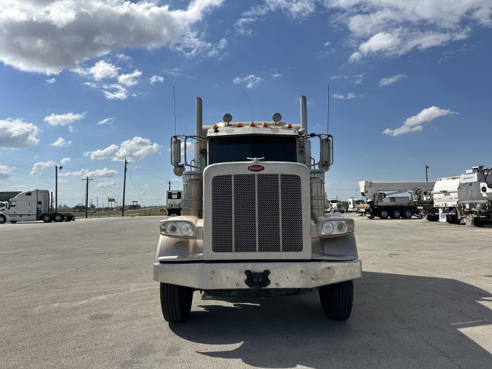2020 Peterbilt 389-2