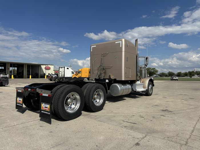 2020 Peterbilt 389-6