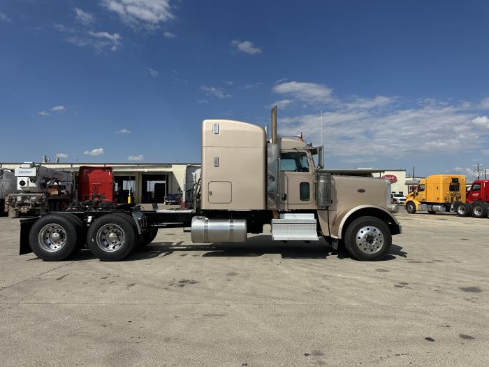 2020 Peterbilt 389-7