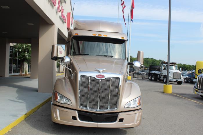 2023 Peterbilt 579-2