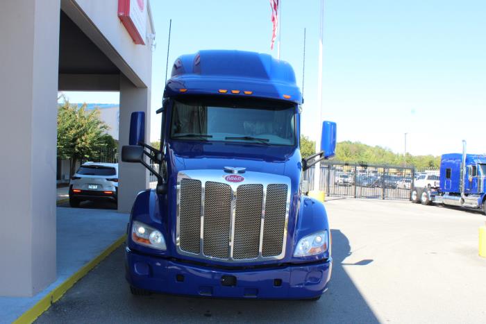2022 Peterbilt 579 photo 3