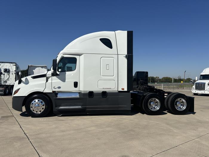2023 Freightliner Cascadia-7