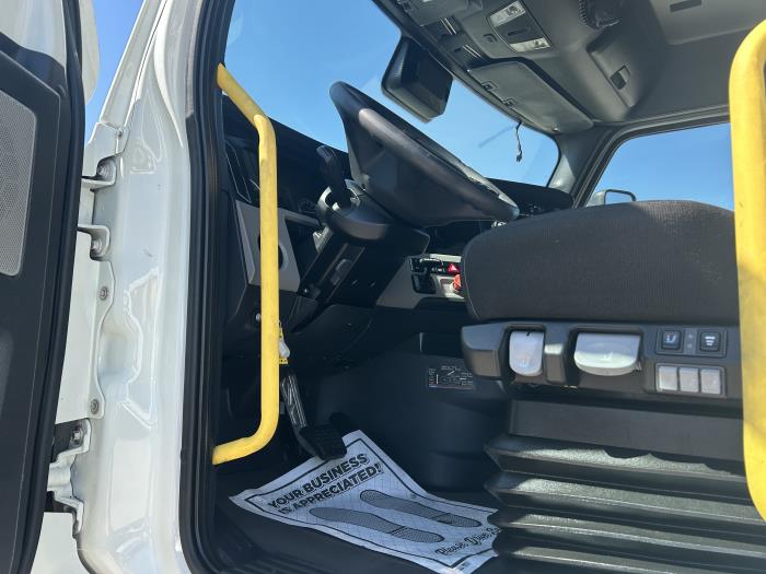 2023 Freightliner Cascadia-8