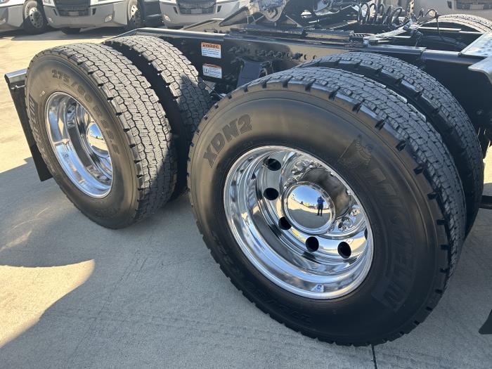 2023 Freightliner Cascadia-17
