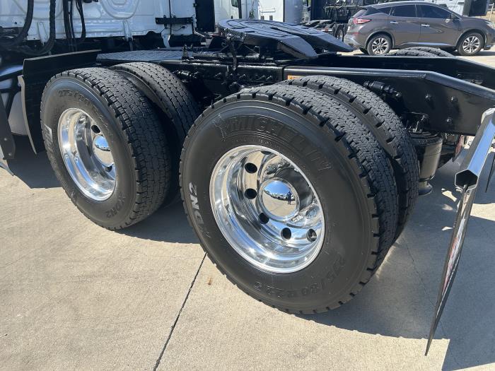 2023 Freightliner Cascadia-18