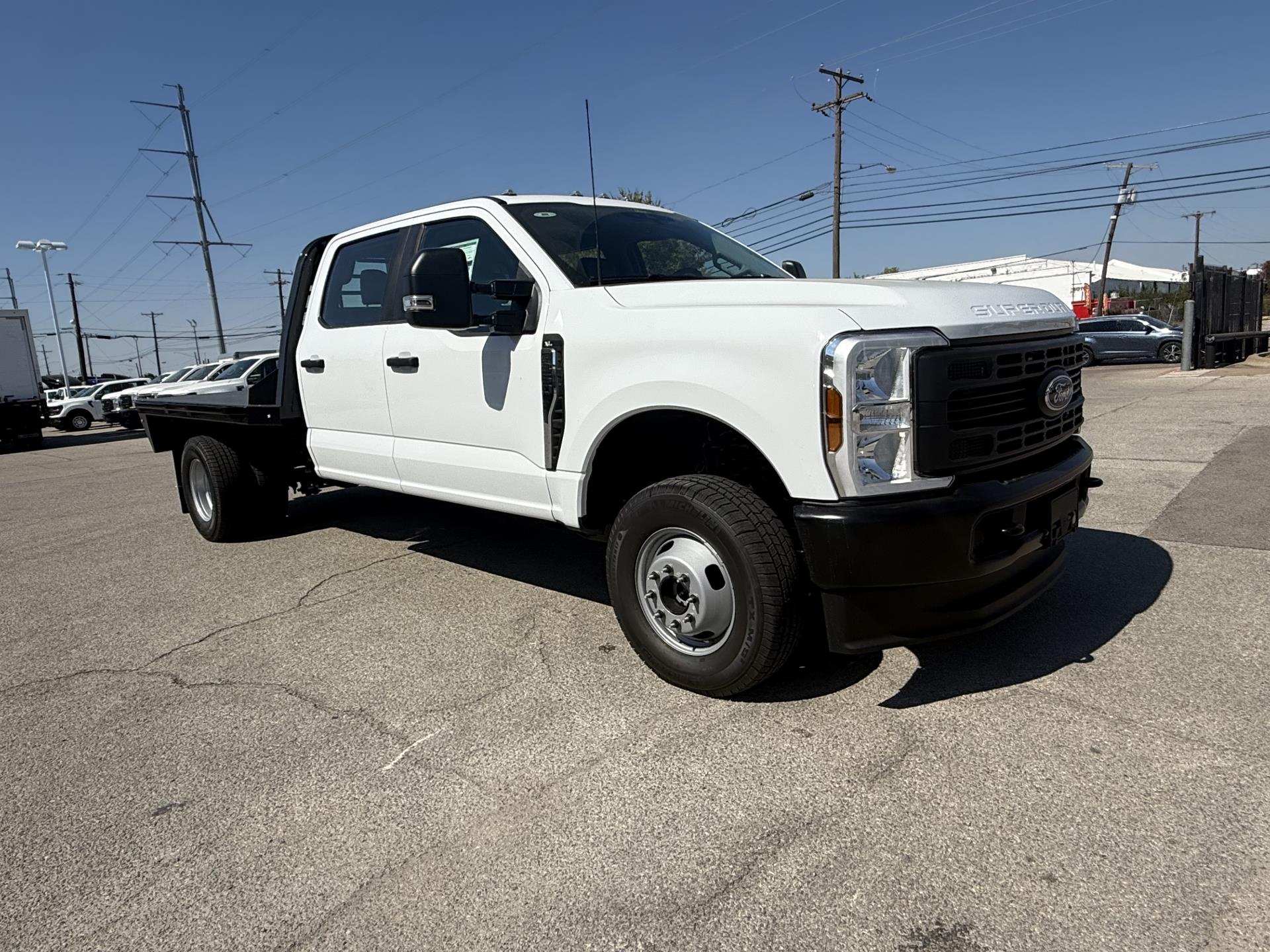 2026 Ford F-350 Crew Cab DRW 4x4 Flatbed Truck for sale #1951658 - photo 5