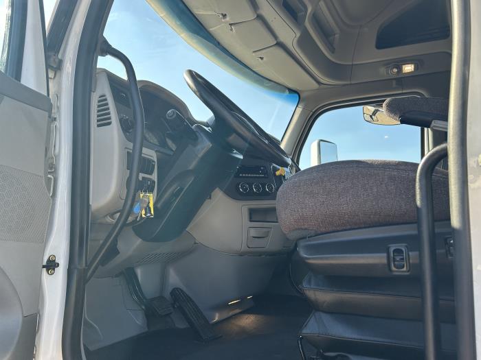 2022 Peterbilt 579-8