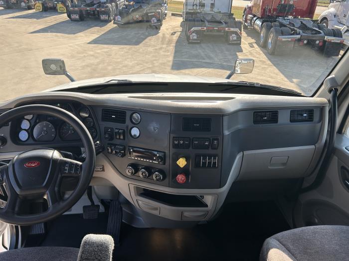 2022 Peterbilt 579-11