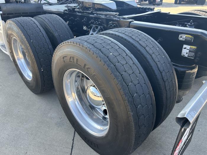2022 Peterbilt 579-17