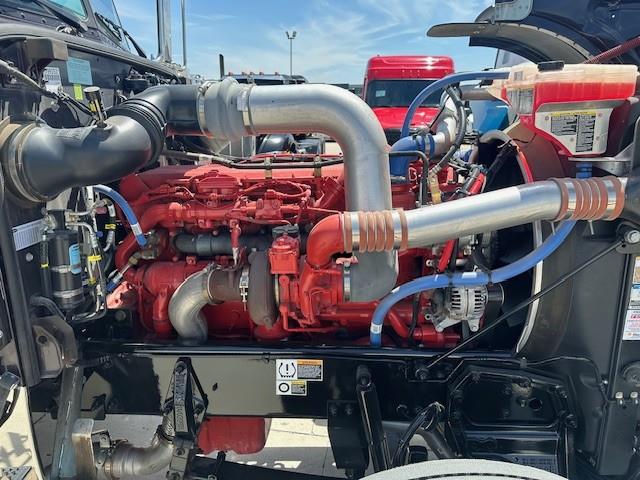 2023 Peterbilt 389 photo 2