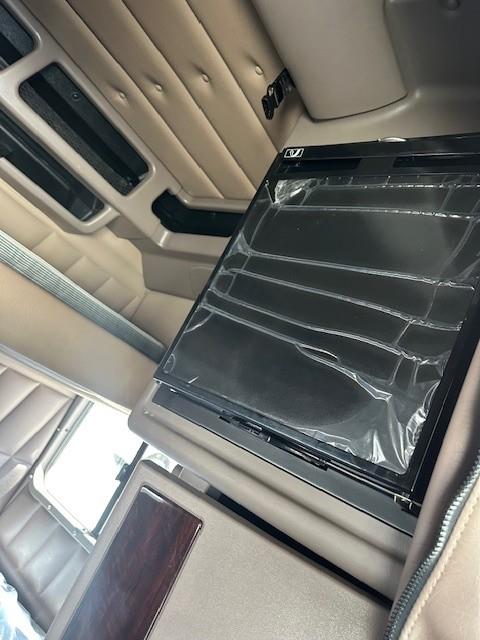 2023 Peterbilt 389 photo 4