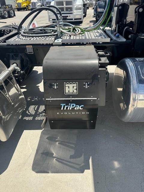 2023 Peterbilt 389-7