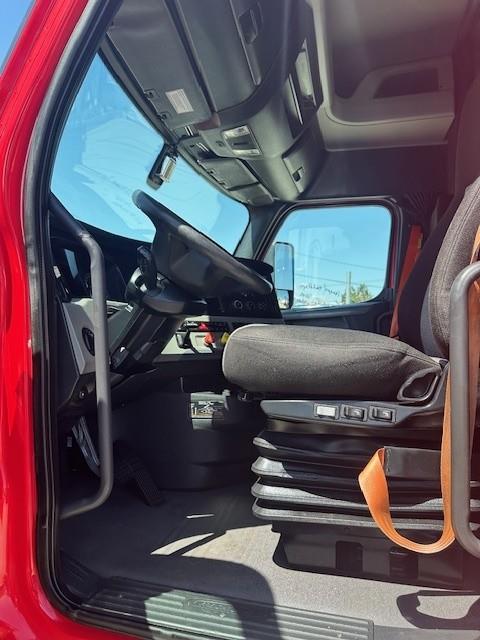 2020 Freightliner Cascadia-4