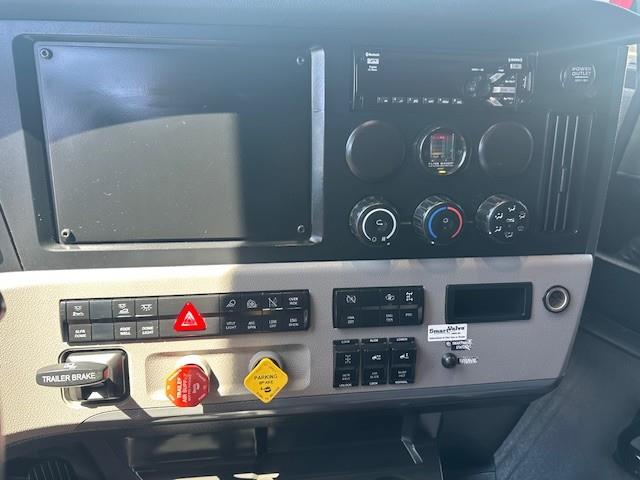 2020 Freightliner Cascadia-7