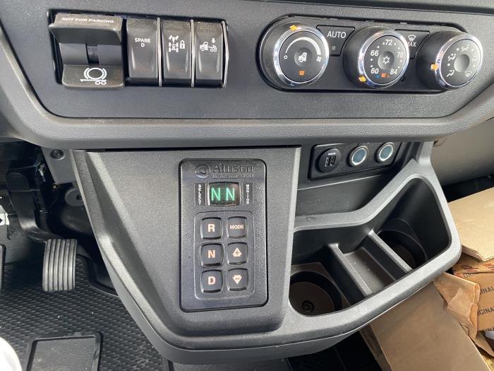 2026 Peterbilt 548-12