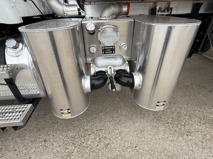 2025 Peterbilt 548-23