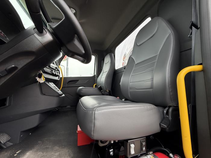 2025 Peterbilt 548-24