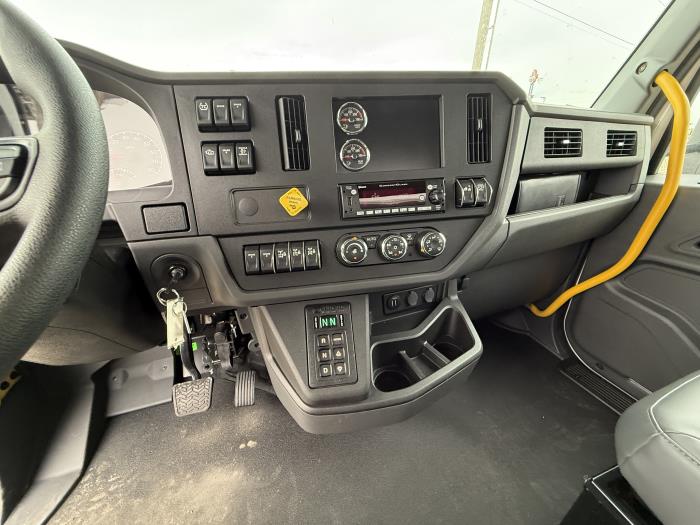 2025 Peterbilt 548-27