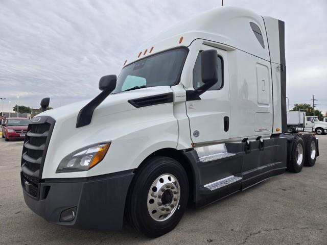 2021 Freightliner Cascadia-1
