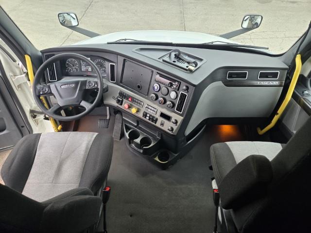 2021 Freightliner Cascadia-12