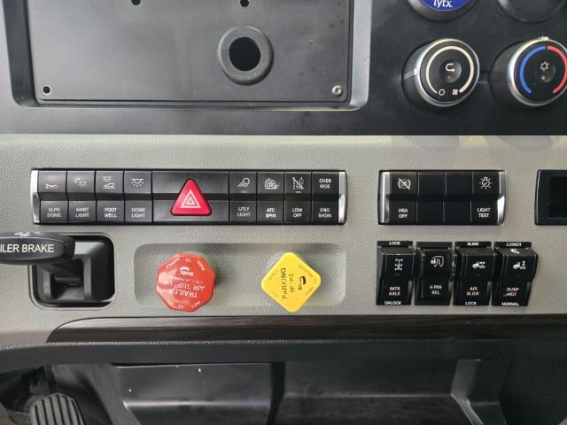 2021 Freightliner Cascadia-14