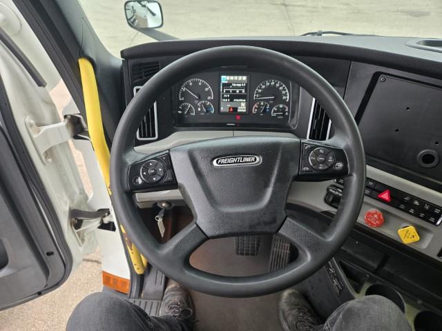 2021 Freightliner Cascadia-15