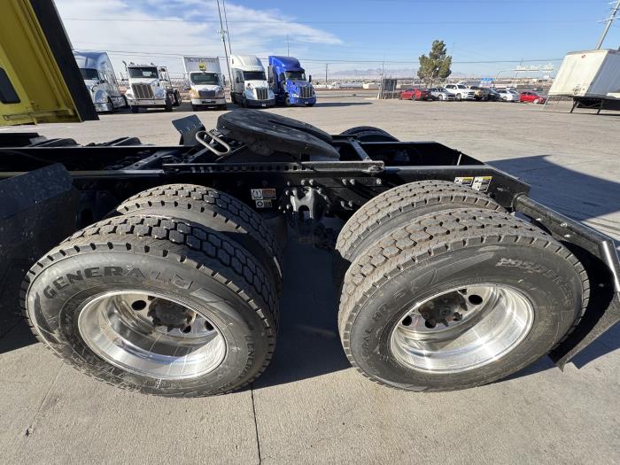 2021 Peterbilt 579-8