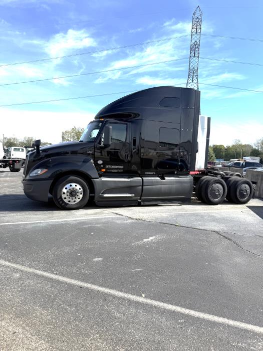 2022 International LT625-5