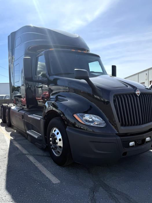 2022 International LT625-8