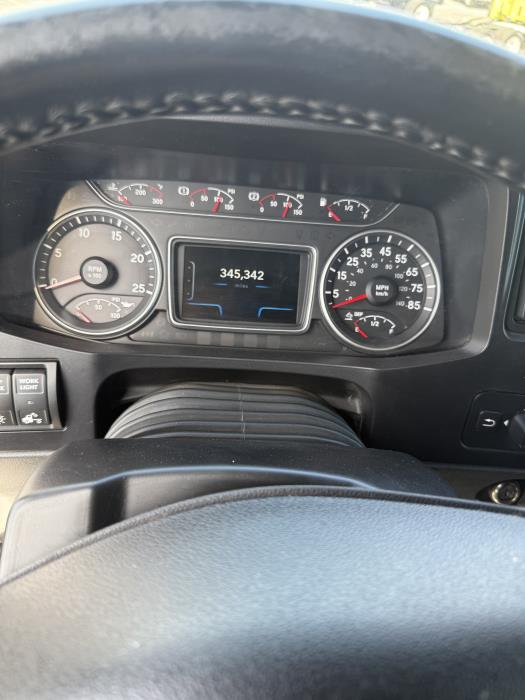 2022 International LT625-10