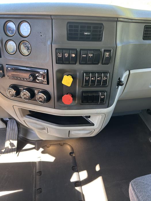 2020 Peterbilt 579-8