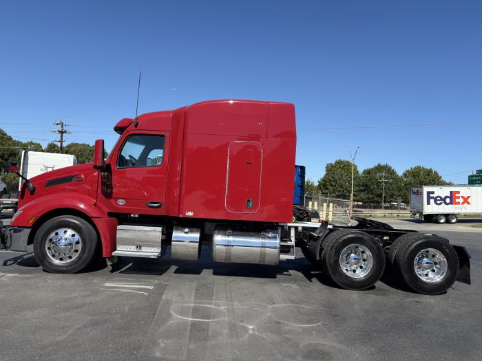 2022 Peterbilt 579 photo 3